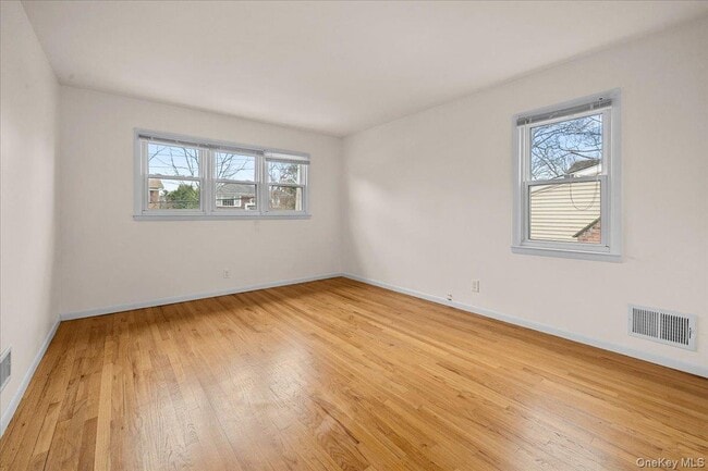 Building Photo - 73 Ewart St