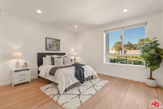 Building Photo - 1759 N Gower St