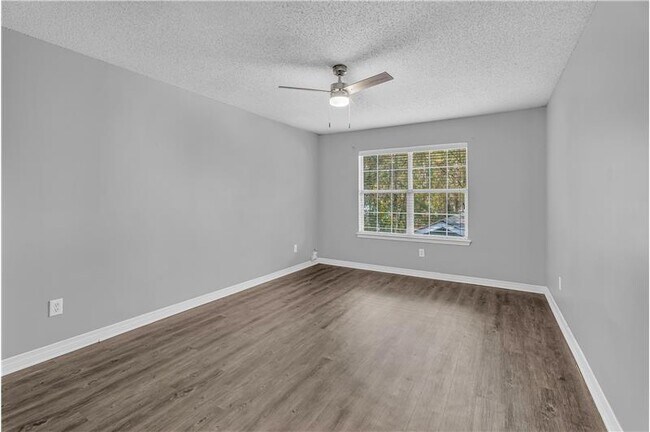 Building Photo - 68 Summer Oaks Dr