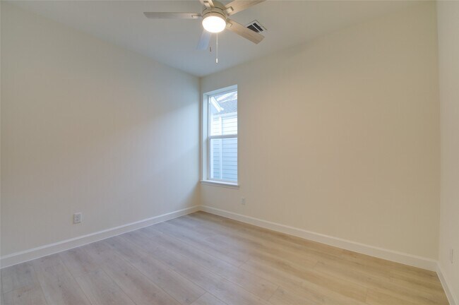 Building Photo - 957 Ringold St