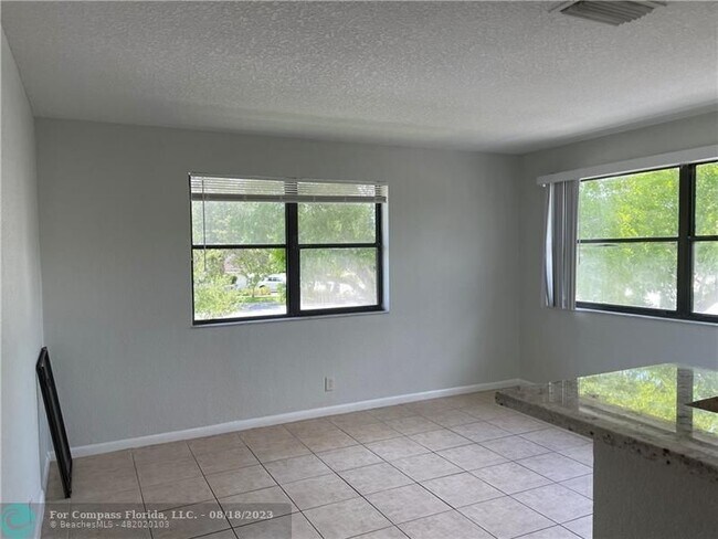 Building Photo - 11620 NW 26th Ct