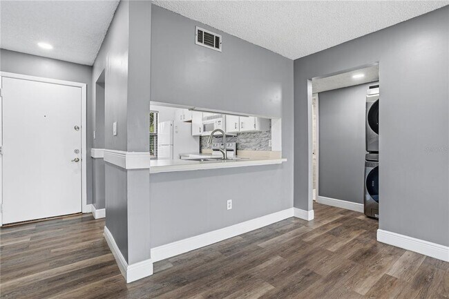 Building Photo - 6062 Willowpointe Cir