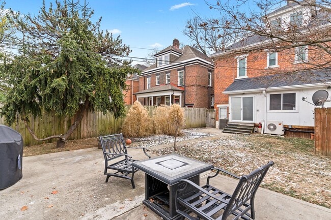 Building Photo - 640 Neil Ave