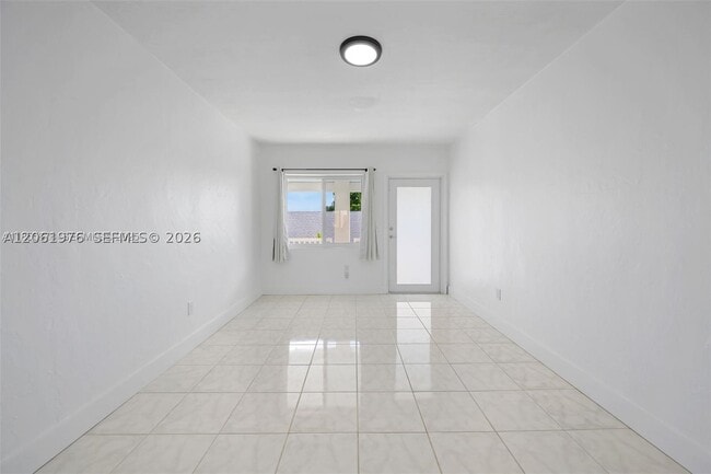 Building Photo - 550 NE 82nd St