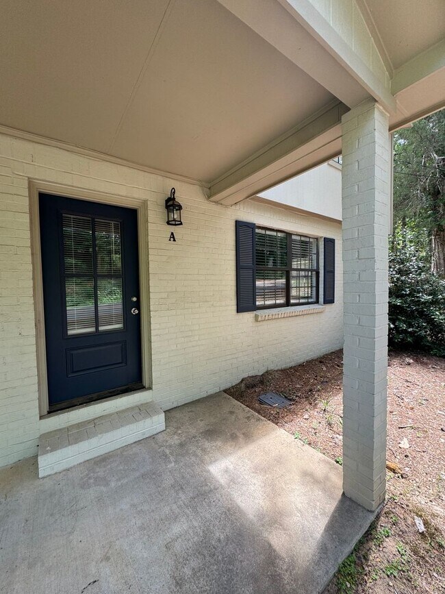 Building Photo - Excellent Location!  3 Bed 2.5 Bath Townhouse!