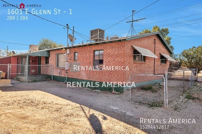 Building Photo - Mid-century home near University of Arizon...