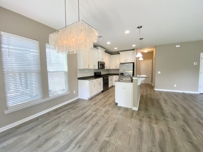 Building Photo - Four-Bedroom Home for Rent in Palmetto Poi...