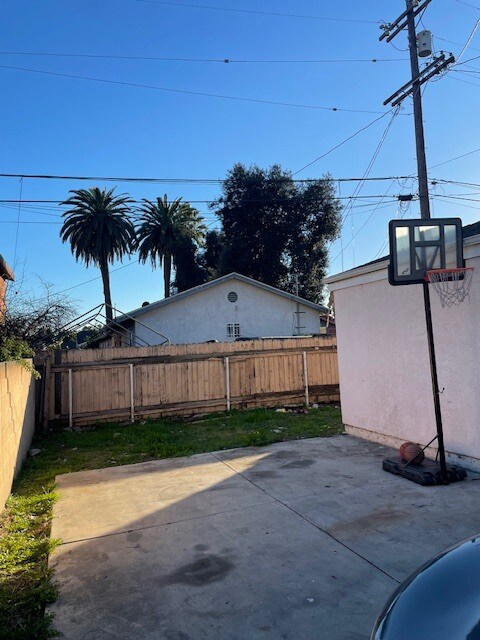 Building Photo - 238 E 73rd St