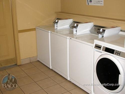 Building Photo - 3365 Keystone Ave