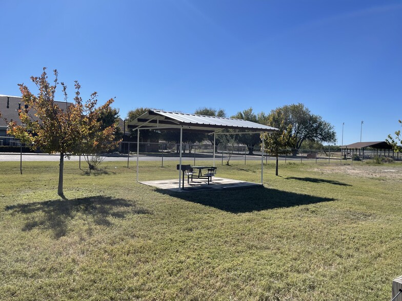 Bbq covered area - 1305 Kings Way