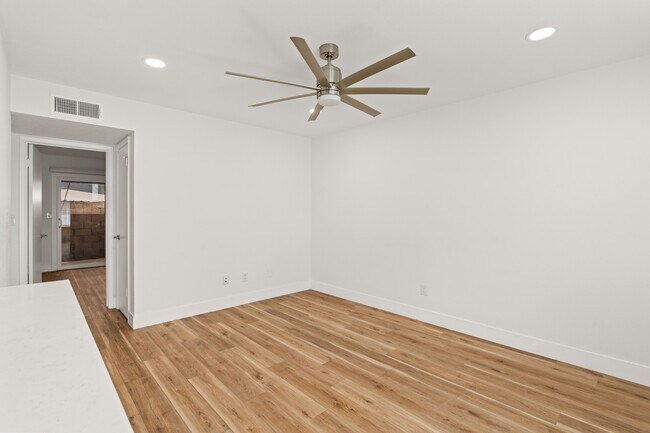 Building Photo - 2025 N Richland St