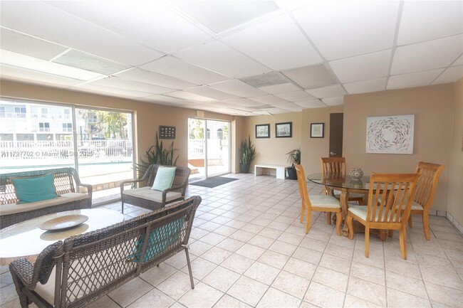Building Photo - 3948 NE 169th St