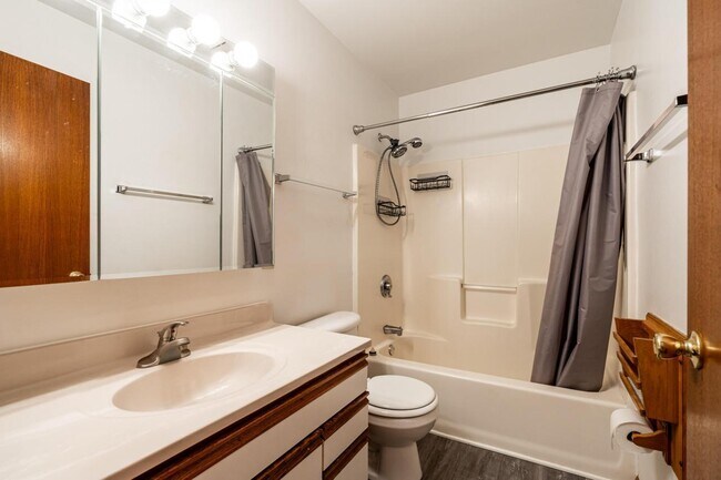 Building Photo - 1502-1504 S 101st St