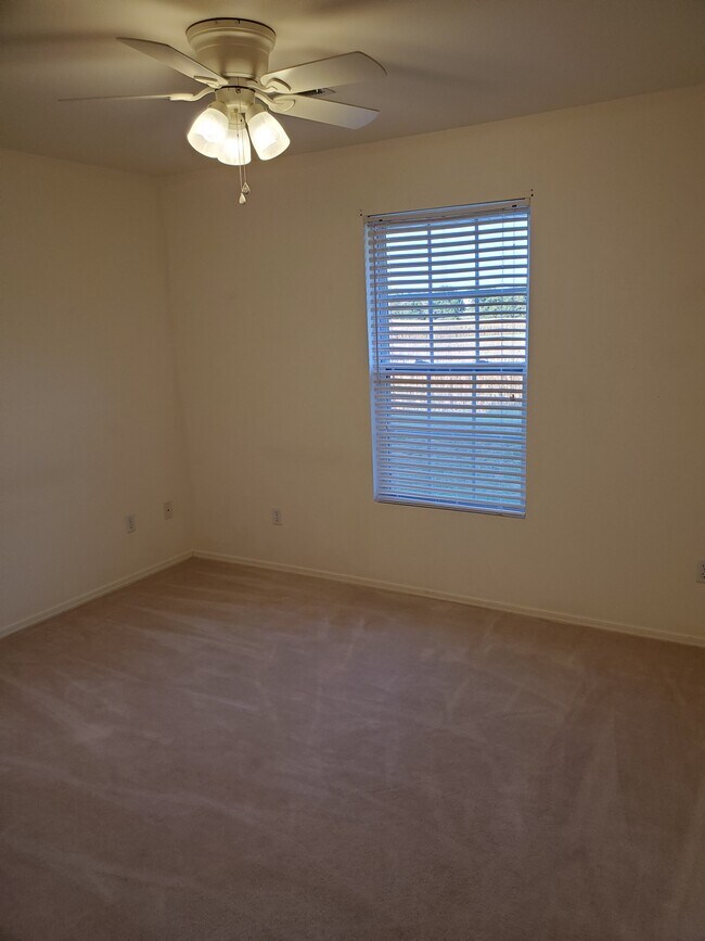 Building Photo - 512 Watson St