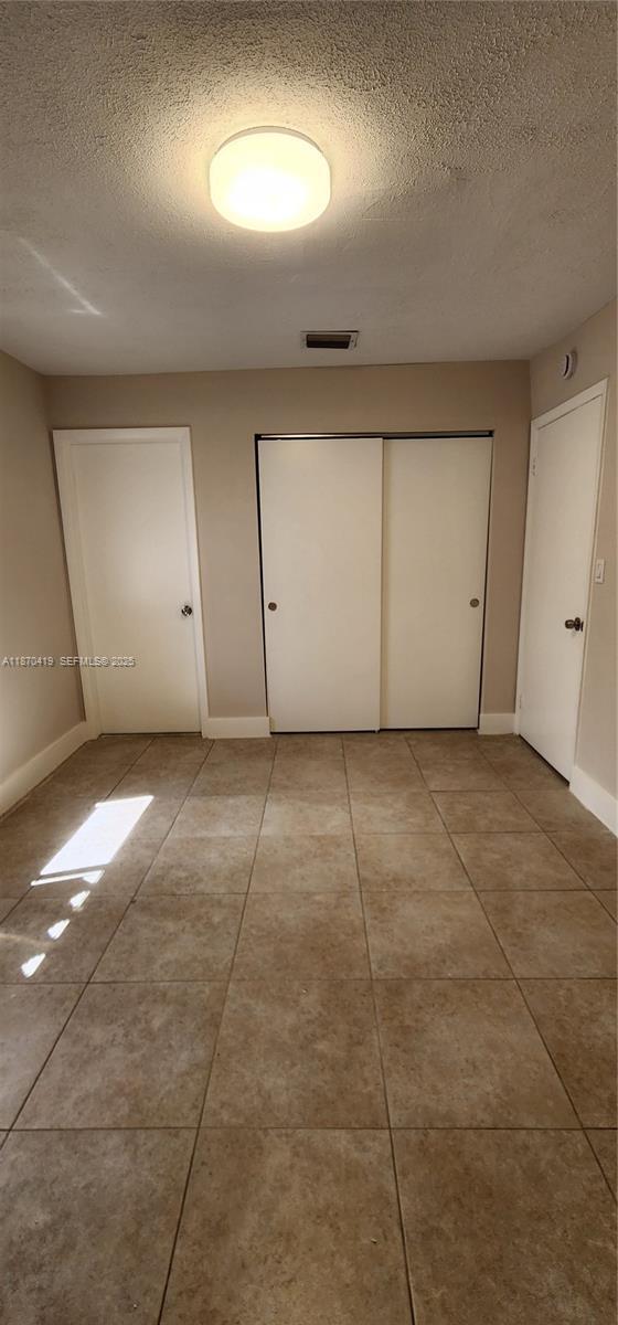 Building Photo - 6121 SW 39th St