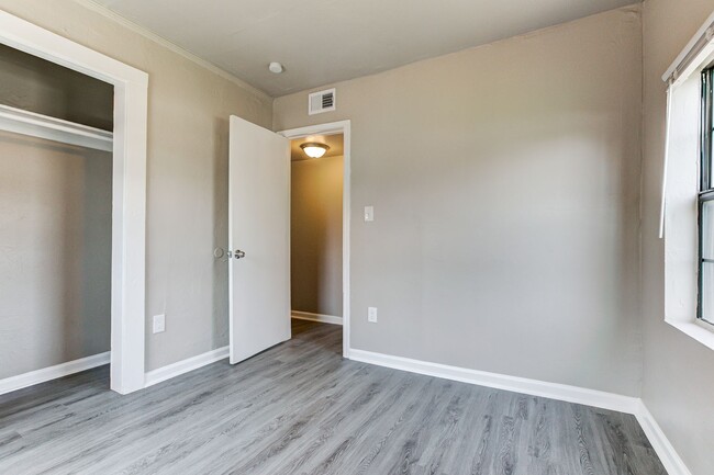 Building Photo - 1 bed 1 bath apartment for lease!