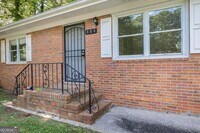 Building Photo - 804 Brookdale Dr SW