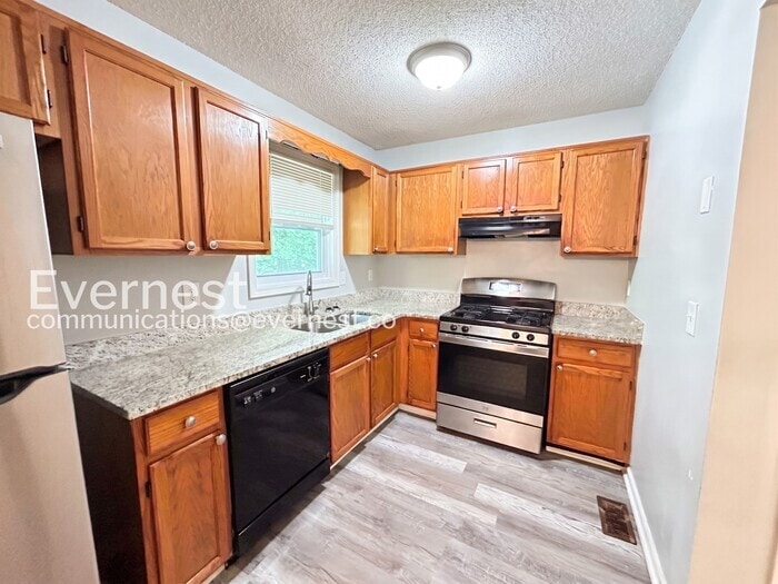 Building Photo - 229 Hampton Dr