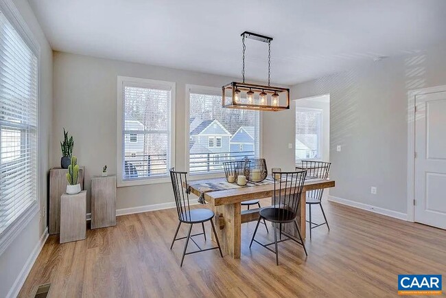 Building Photo - 314 Huntley Ave