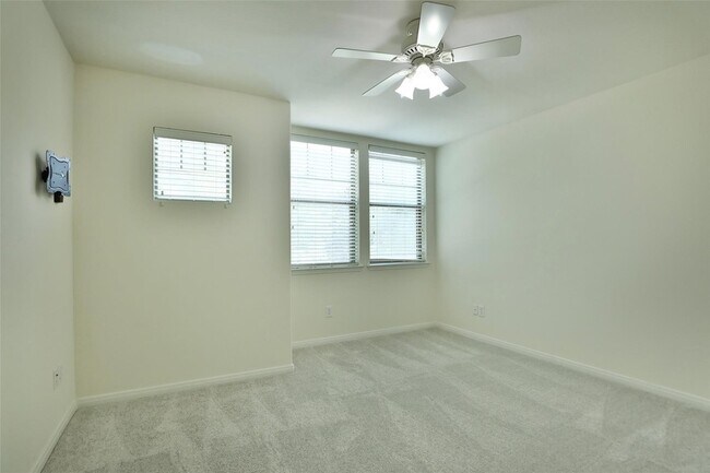 Building Photo - 95 Douvaine Ct