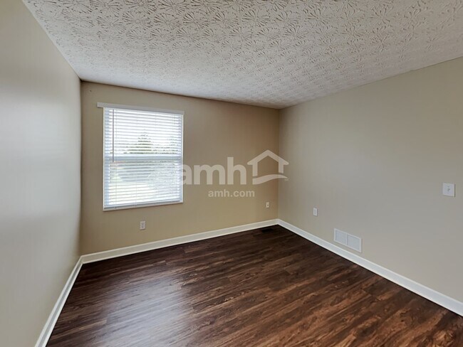 Building Photo - 520 Stone Shadow Drive