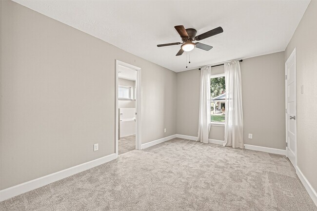 Building Photo - 1611 Drexel Dr