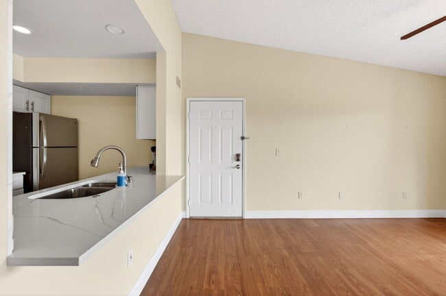 Building Photo - 157 Yacht Club Way