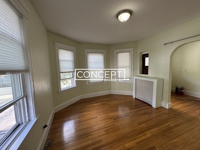 Building Photo - 158 Willow St