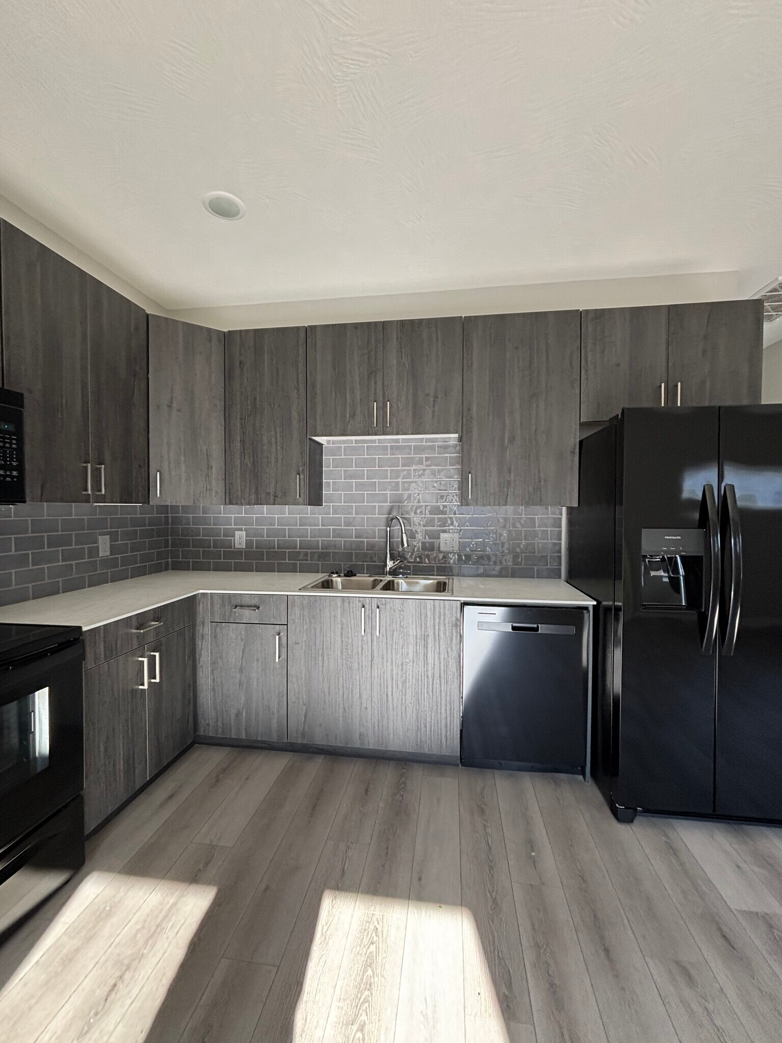 Building Photo - 4940 W Minota St