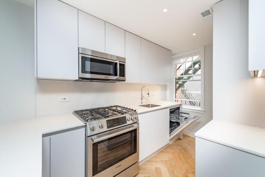 Building Photo - 15 Forest St