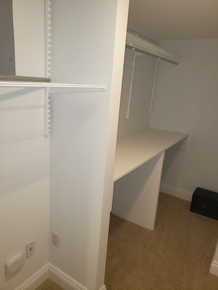 Master BR walk-in closet - 500 W Harbor Dr