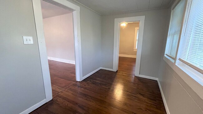 Building Photo - Updated Vintage Vibes Just Minutes from Do...