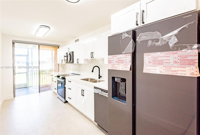 Building Photo - 1750 NE 191st St