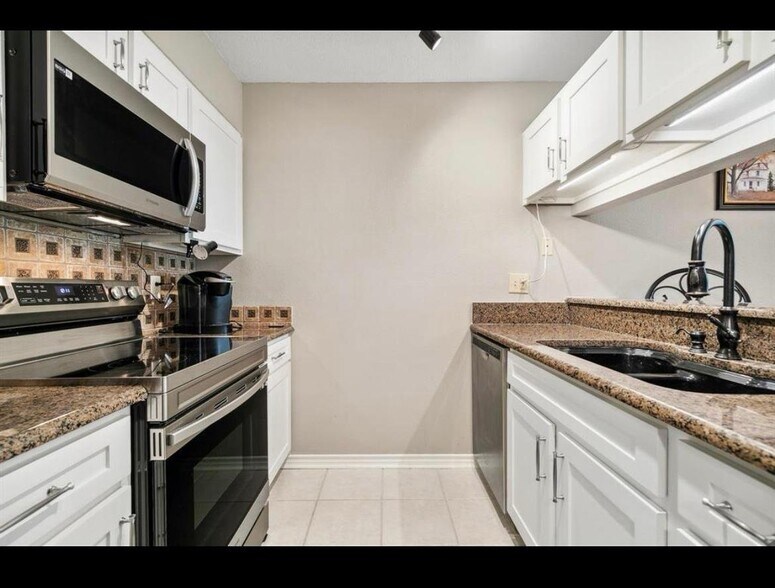 Building Photo - 6220 Bentwood Trail