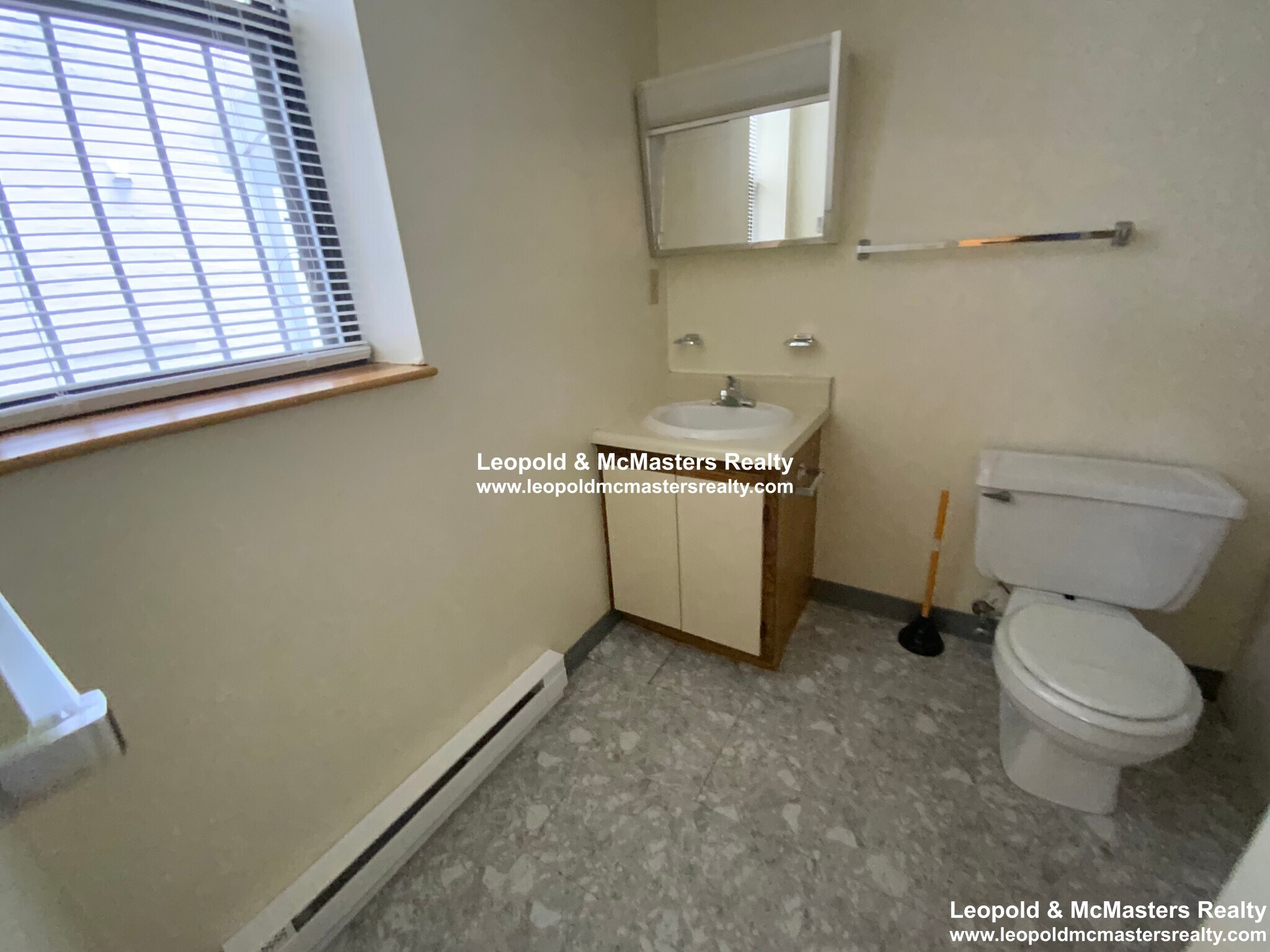 Building Photo - 104 Peterborough St