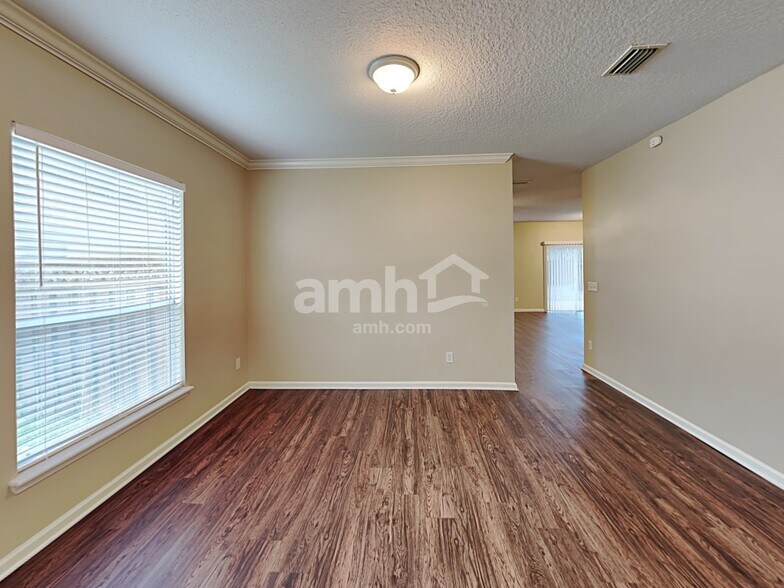 Building Photo - 456 Evergreen Way