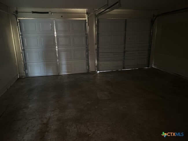 Building Photo - 2404 Carnation Dr