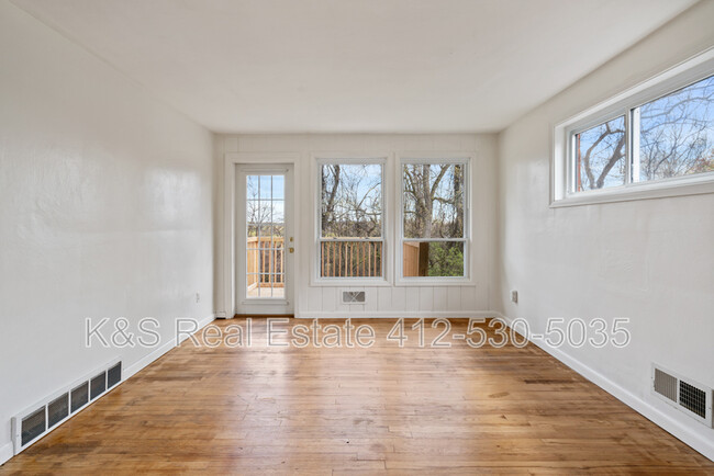 Building Photo - 370 Princeton Dr