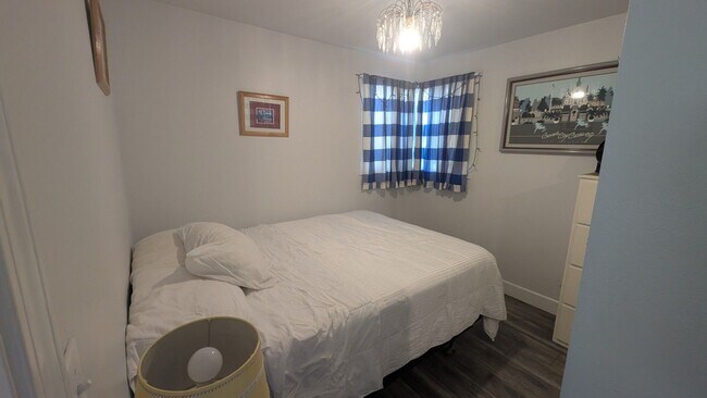 Building Photo - Our Western-Coastal Shabby Chic house Avai...