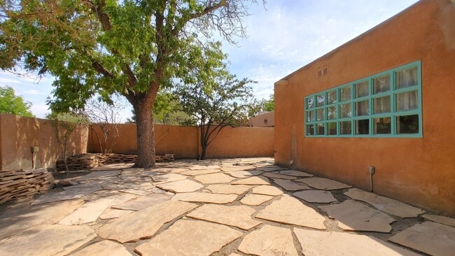 Building Photo - 1st Month Free! Old Town Charm! 2 Bedroom ...