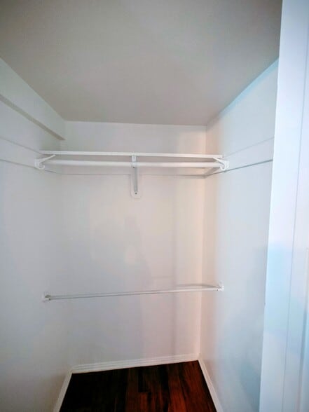 Building Photo - 305 N Palm Ave