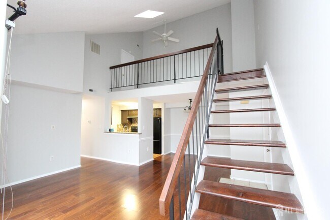 Building Photo - 2202 Aspen Dr
