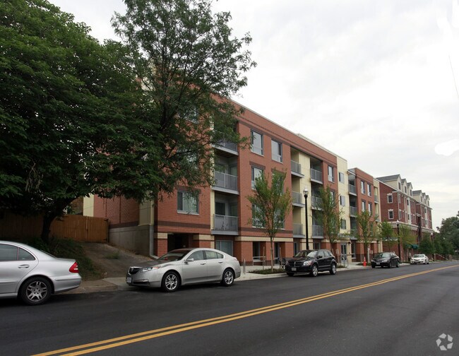 The Macedonian Arlington, VA Apartment Finder