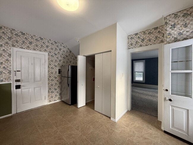 Building Photo - Pine Grove Mills Apartment!