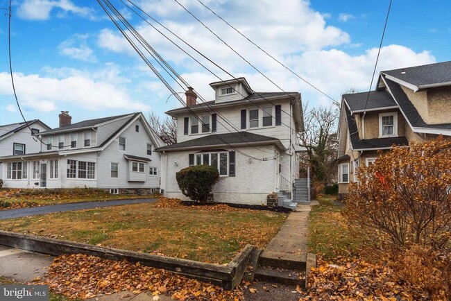 Building Photo - 12 Montrose Ave