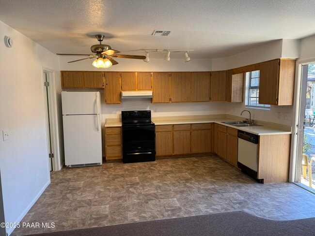 Building Photo - 1283 Tapadero Dr