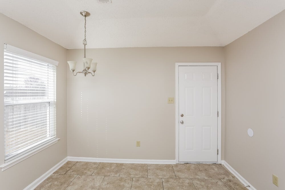 Building Photo - 5305 Oak Court Cove N