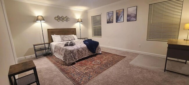Building Photo - Room in 3 Bedroom Home at Greenmarket St