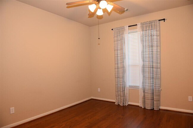 Building Photo - 6727 Oakman Ln