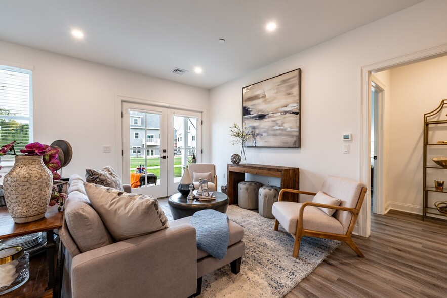 1BR, 1BA - 794SF - Living Room - 15 High Street Residences